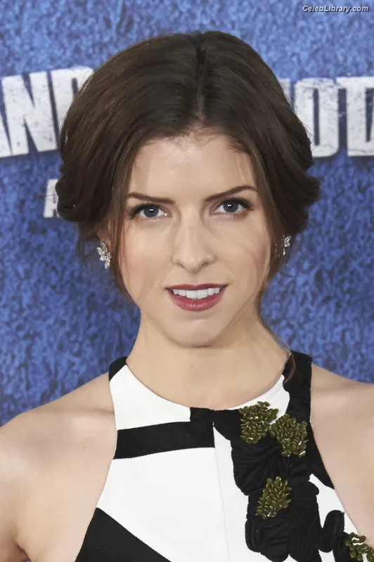 Anna Kendrick photo 10 of 1724