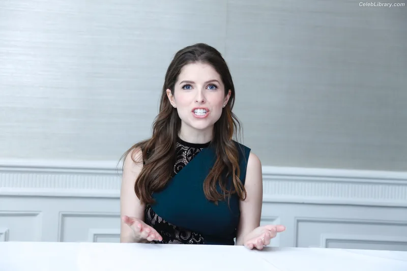 Anna Kendrick photo 4 of 1724