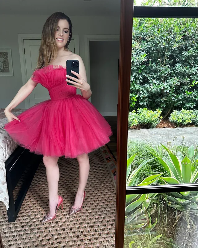 Anna Kendrick photo 10 of 1724