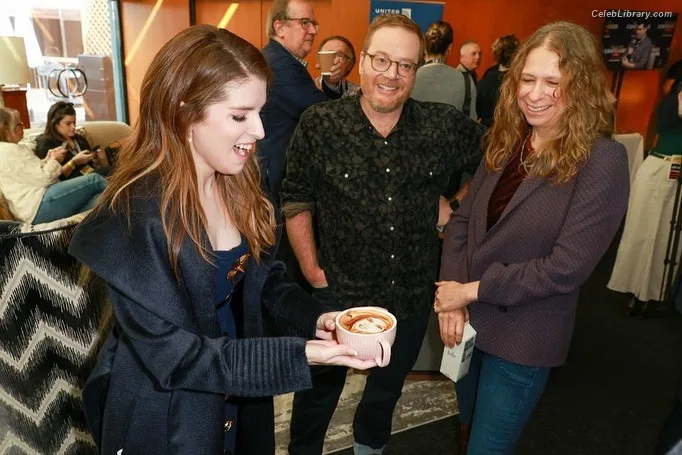 Anna Kendrick photo 23 of 1724