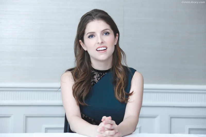 Anna Kendrick photo 1 of 1724