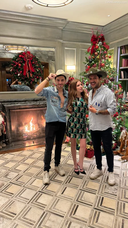 Anna Kendrick photo 8 of 1724
