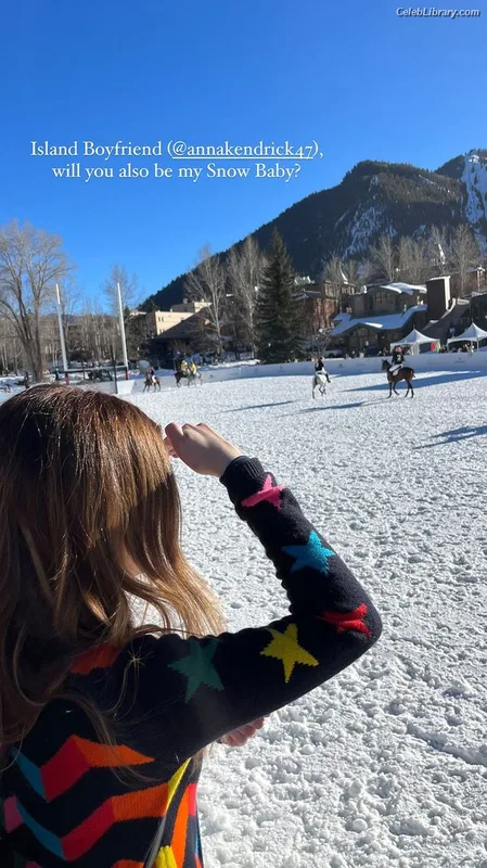Anna Kendrick photo 9 of 1724