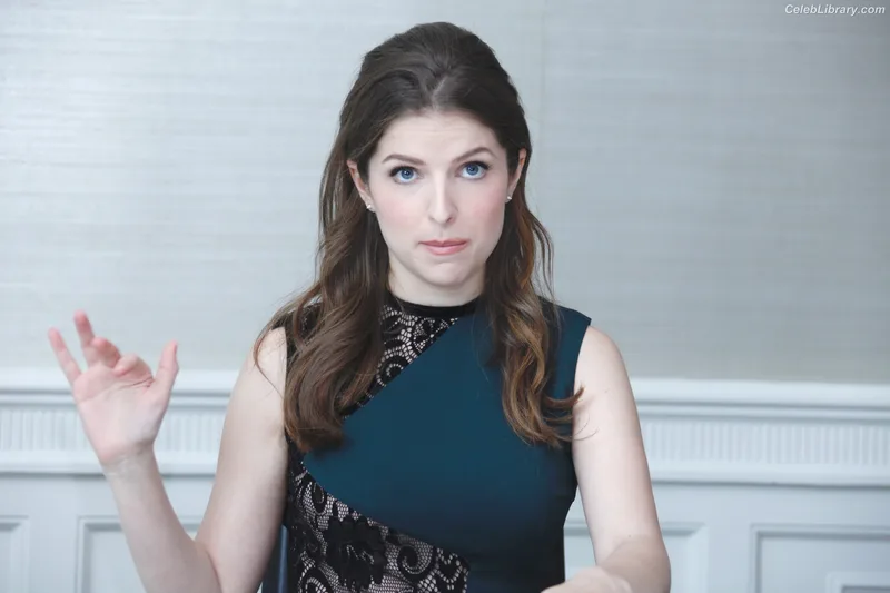 Anna Kendrick photo 1 of 1724