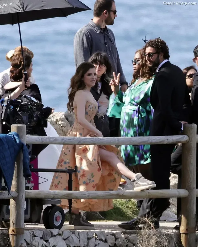 Anna Kendrick photo 4 of 1724