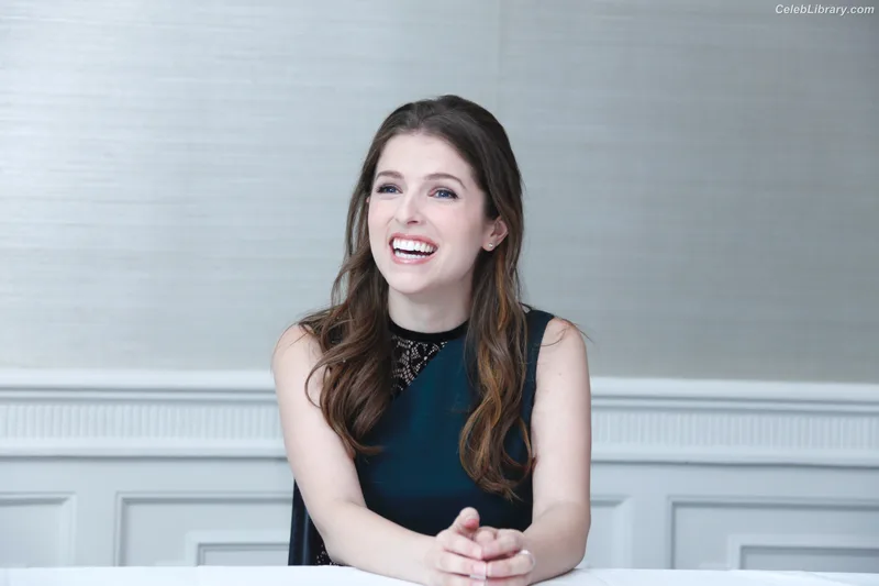 Anna Kendrick photo 10 of 1724