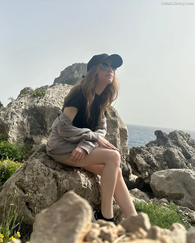 Anna Kendrick photo 2 of 1724
