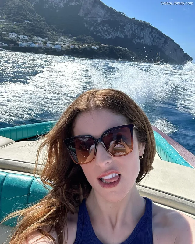 Anna Kendrick photo 9 of 1724