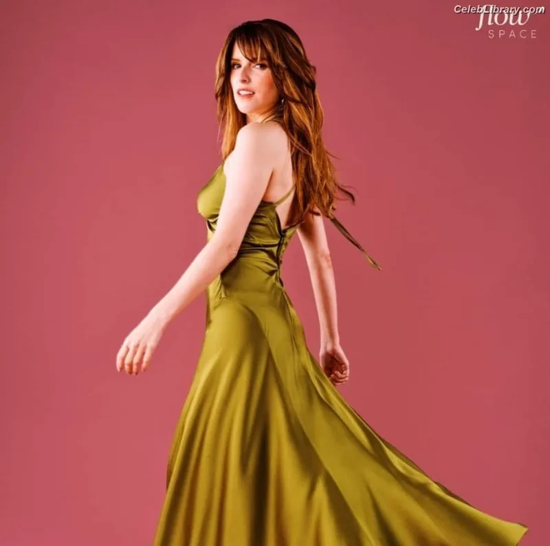 Anna Kendrick photo 19 of 1724