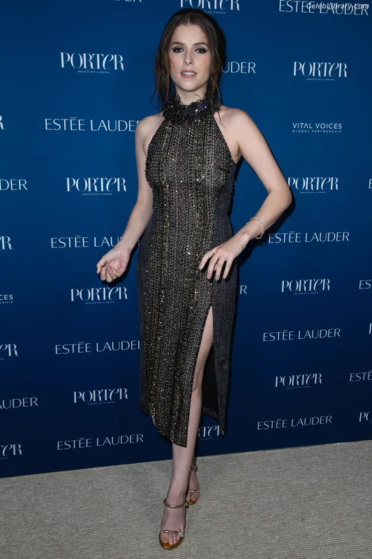 Anna Kendrick photo 17 of 1724