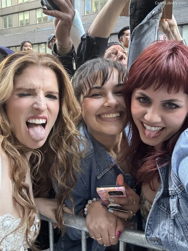 Anna Kendrick photo 9 of 1724