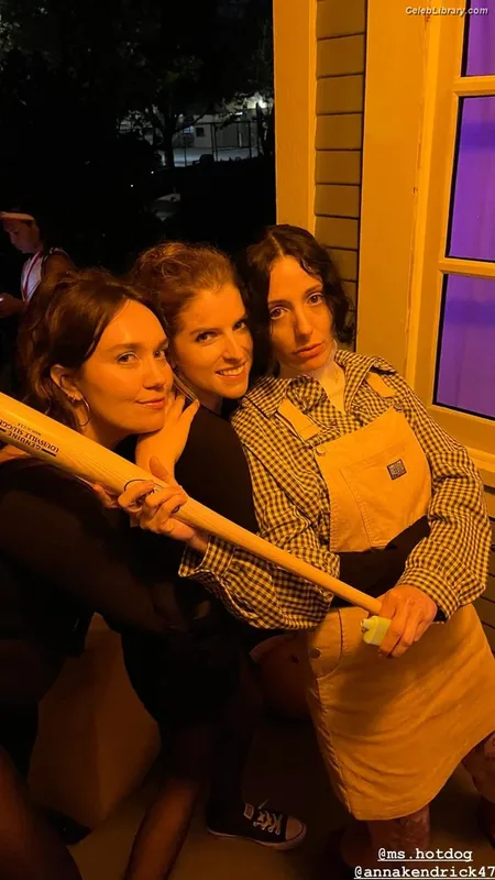 Anna Kendrick photo 20 of 1724