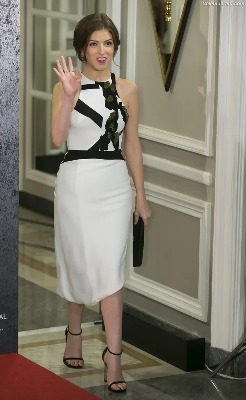 Anna Kendrick photo 2 of 1724