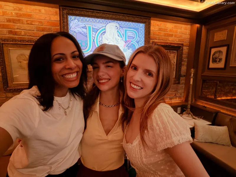 Anna Kendrick photo 13 of 1724