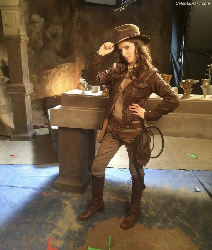 Anna Kendrick photo 4 of 1724