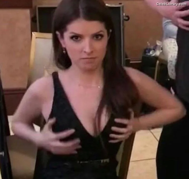 Anna Kendrick photo 21 of 1724