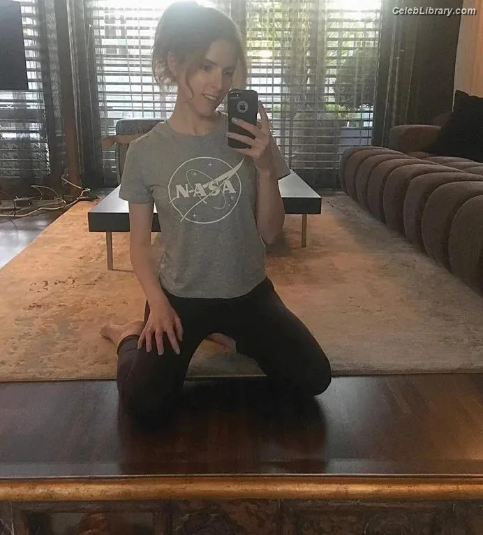 Anna Kendrick photo 2 of 1724