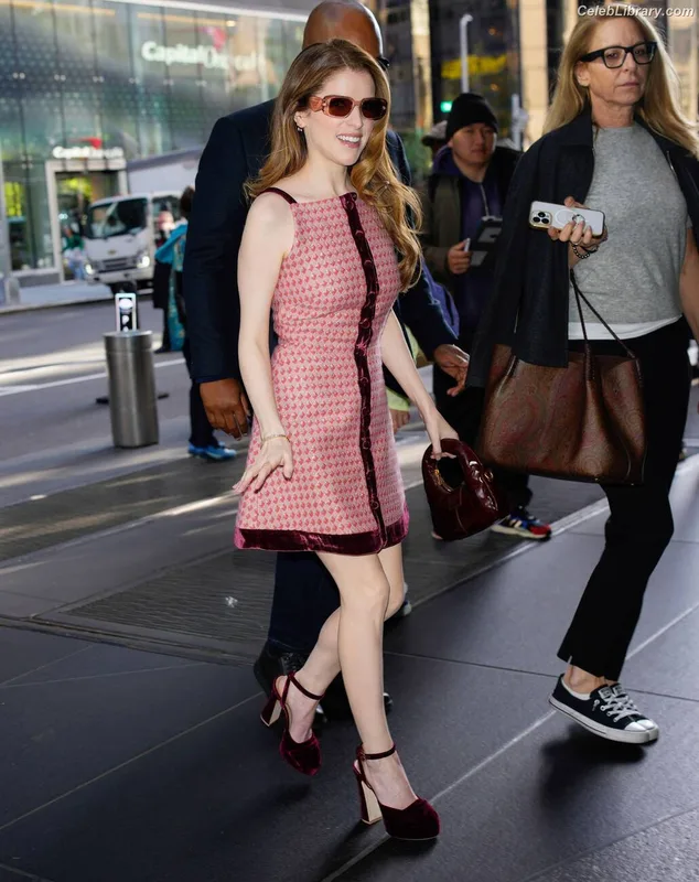 Anna Kendrick photo 11 of 1724