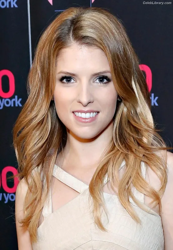 Anna Kendrick photo 17 of 1724