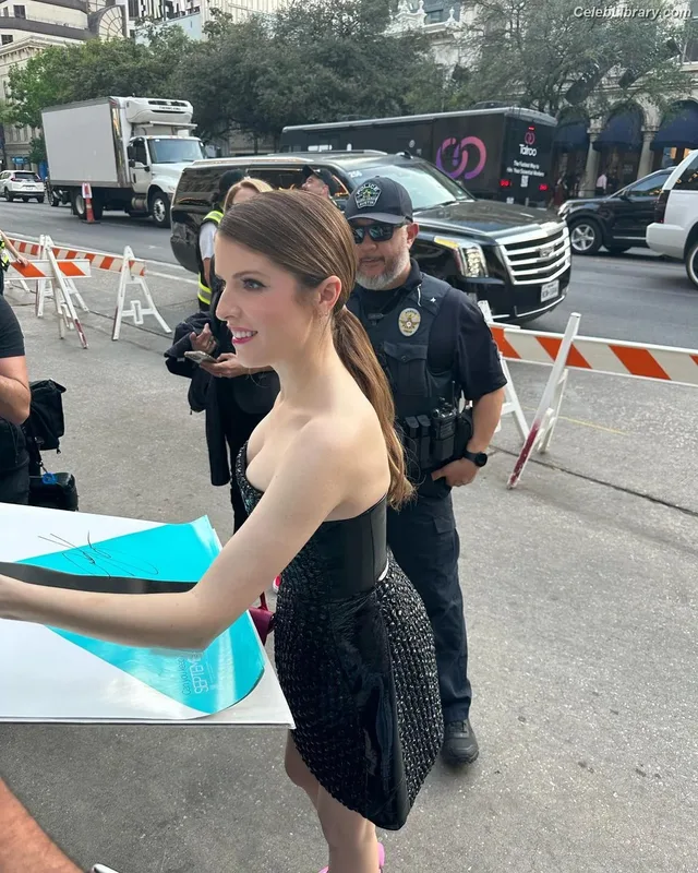 Anna Kendrick photo 18 of 1724