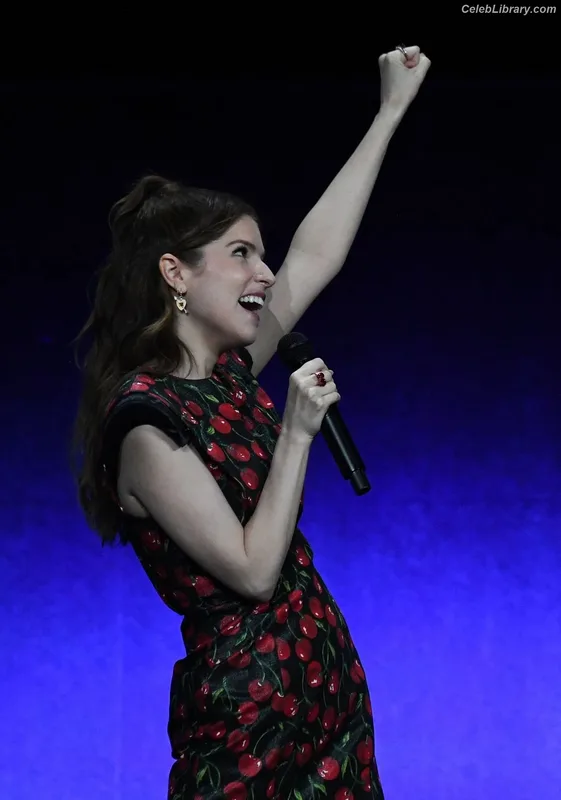 Anna Kendrick photo 18 of 1724