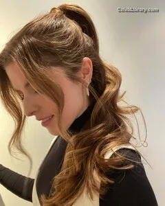 Anna Kendrick photo 2 of 1724