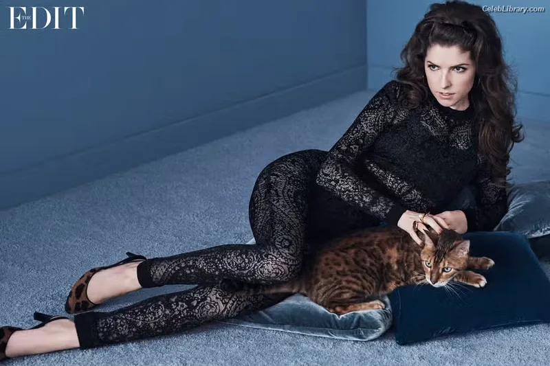 Anna Kendrick photo 3 of 1724