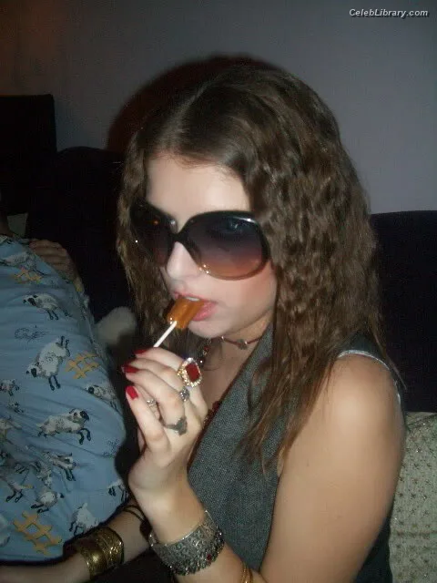 Anna Kendrick photo 9 of 1724