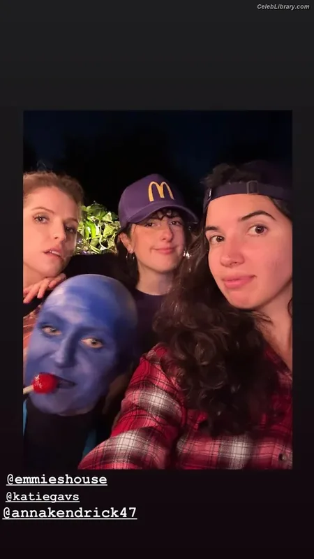 Anna Kendrick photo 9 of 1724