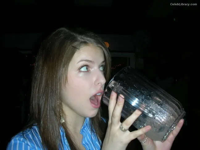 Anna Kendrick photo 7 of 1724