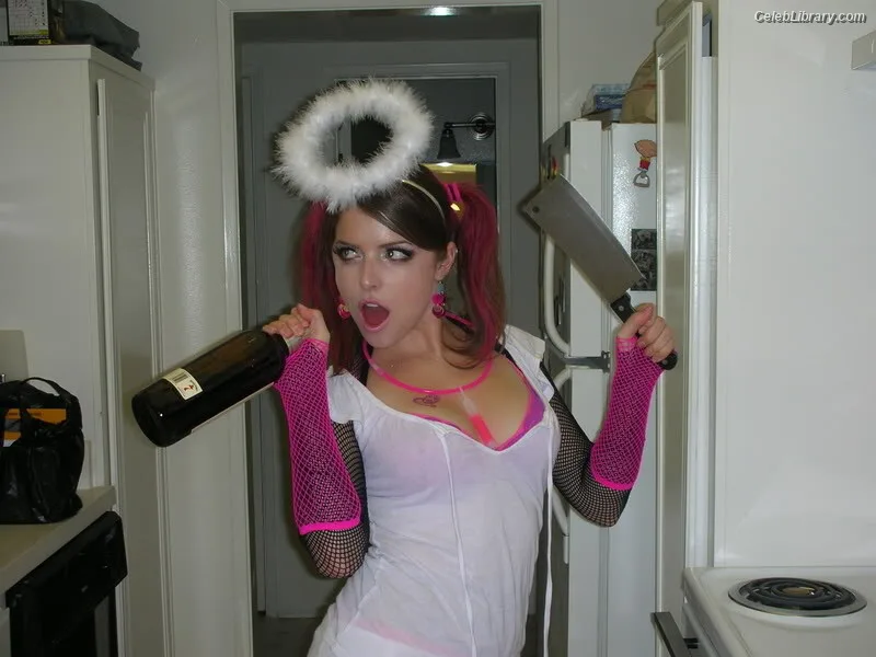 Anna Kendrick photo 9 of 1724