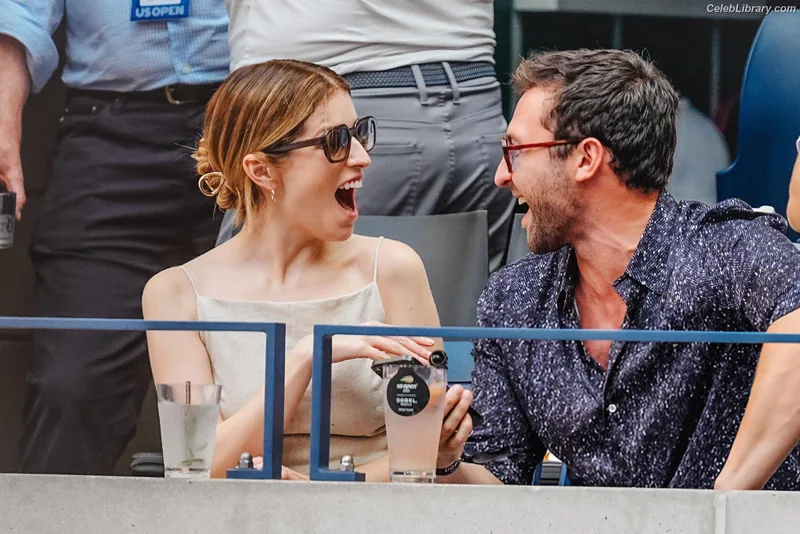Anna Kendrick photo 17 of 1724