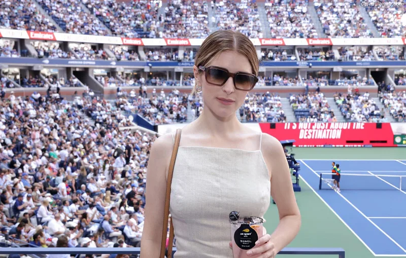 Anna Kendrick photo 19 of 1724