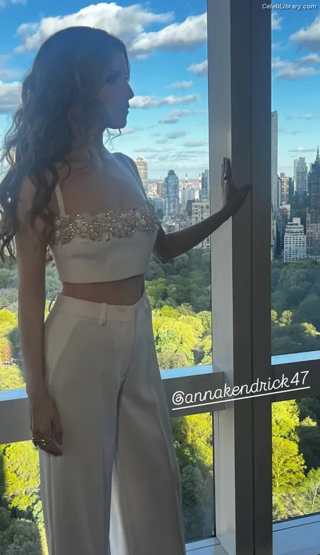 Anna Kendrick photo 4 of 1724