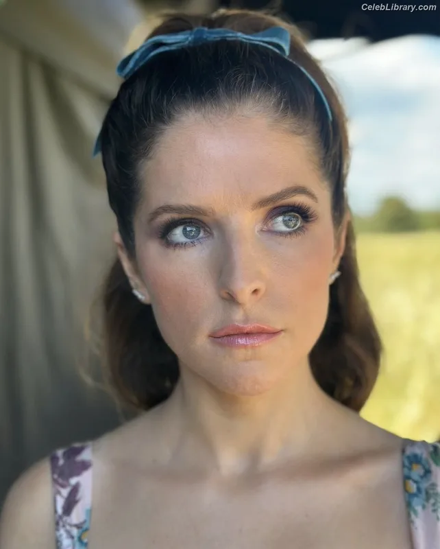 Anna Kendrick photo 10 of 1724