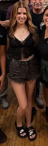 Anna Kendrick photo 17 of 1724