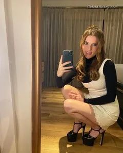 Anna Kendrick photo 18 of 1724