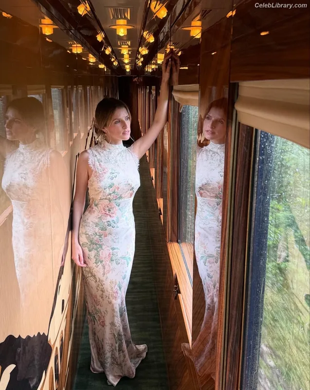 Anna Kendrick photo 10 of 1724