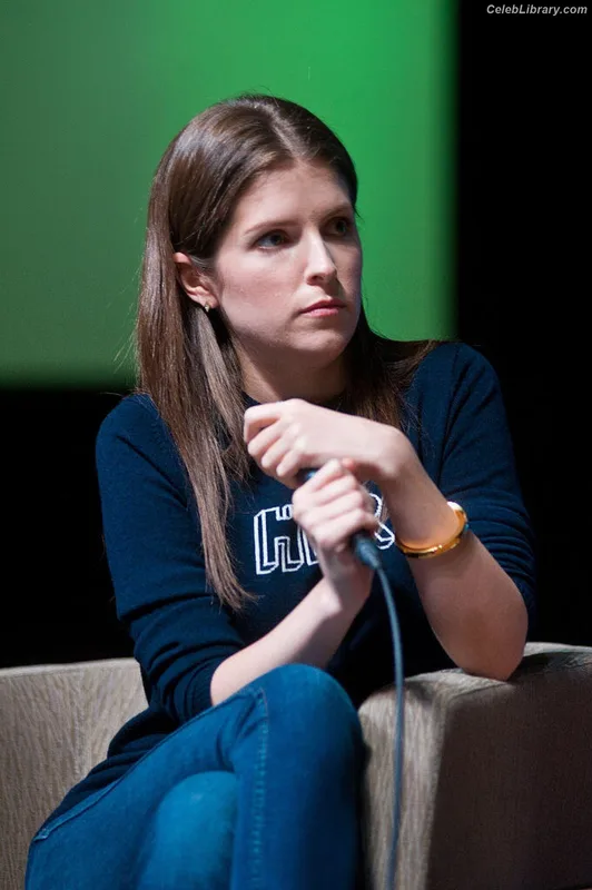 Anna Kendrick photo 1 of 1724