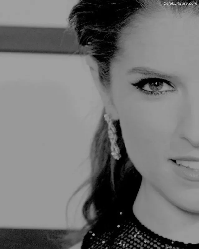 Anna Kendrick photo 17 of 1724