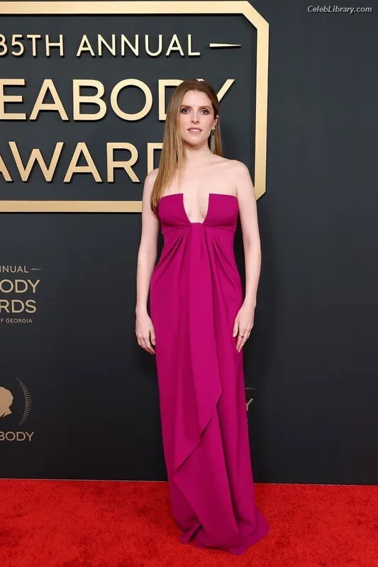 Anna Kendrick photo 4 of 1724