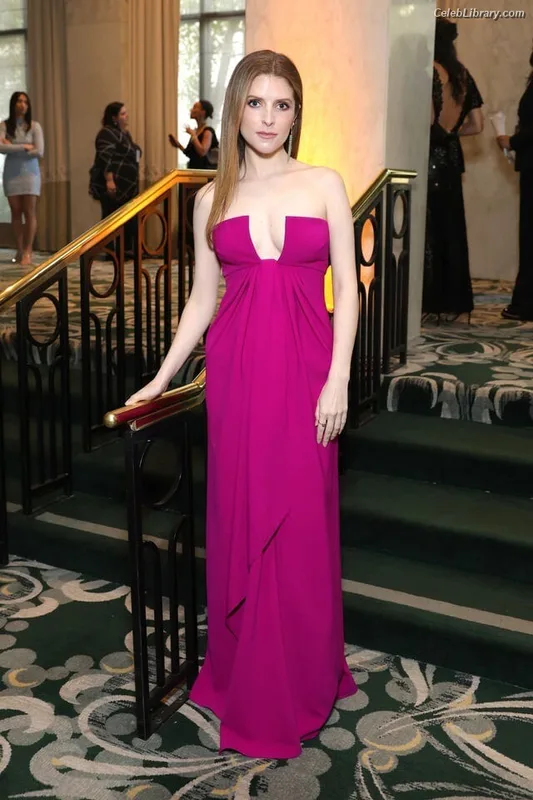 Anna Kendrick photo 8 of 1724