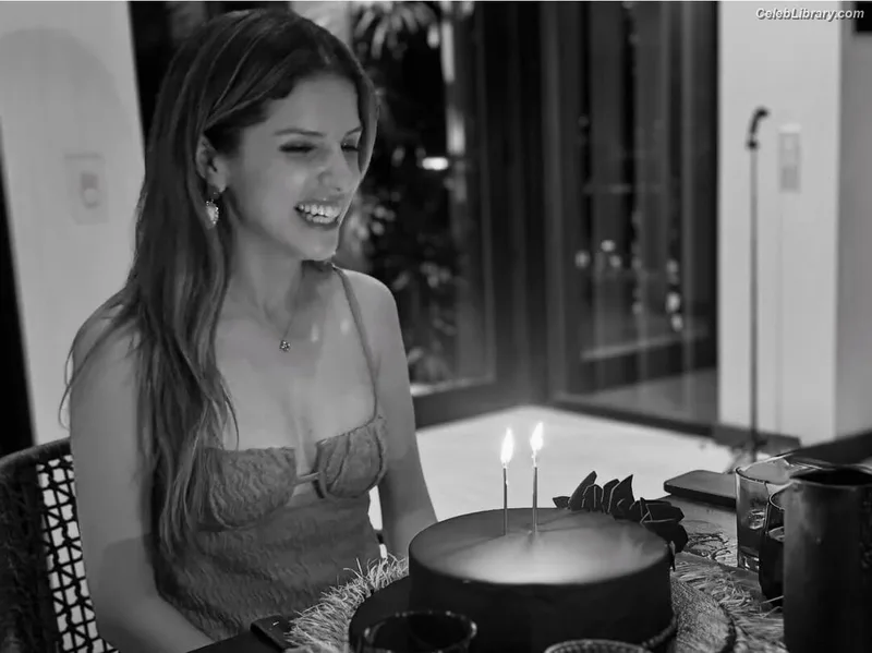 Anna Kendrick photo 17 of 1724