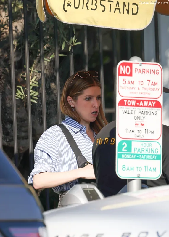Anna Kendrick photo 3 of 1724