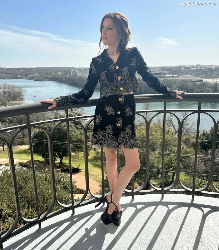 Anna Kendrick photo 21 of 1724