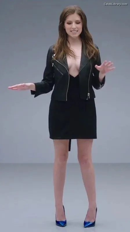 Anna Kendrick photo 4 of 1724