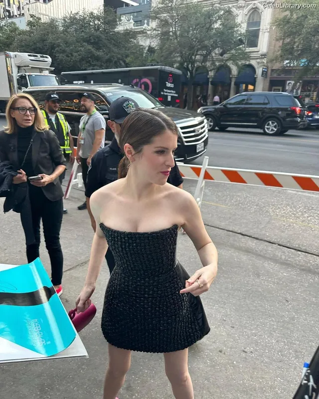 Anna Kendrick photo 6 of 1724