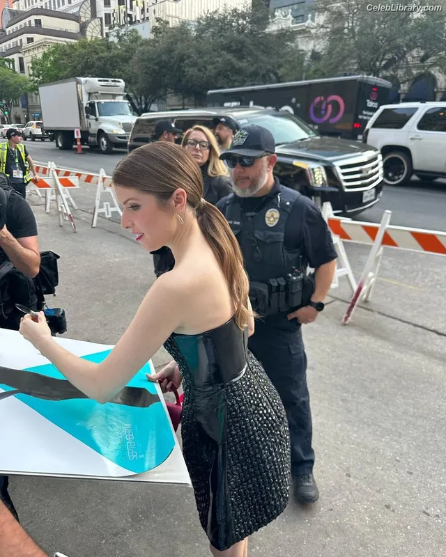Anna Kendrick photo 20 of 1724