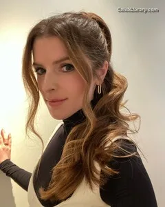 Anna Kendrick photo 6 of 1724