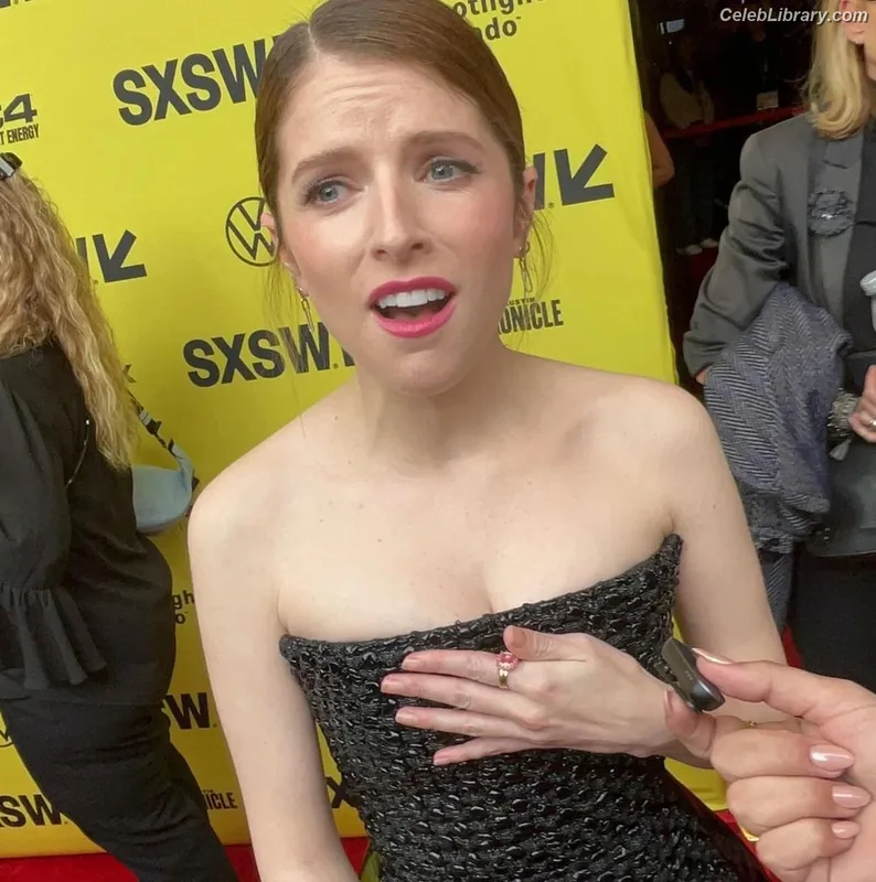 Anna Kendrick photo 9 of 1724